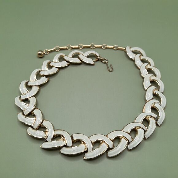 Vintage Coro Necklace, Gold Tone Links, Off White Enamel, 1950s, 16 Inch - Picture 6 of 11